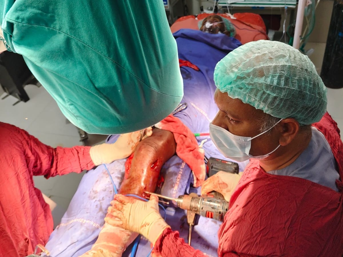 ప్రభుత్వ ఆసుపత్రిలో విజయవంతంగా తుంటి ఎముక ఆపరేషన్