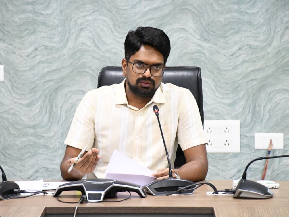 ఓటర్ల జాబితా సవరణపై కలెక్టర్ సమీక్ష