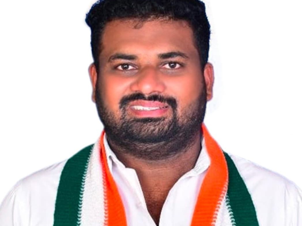 మంత్రి సీతక్కపై విమర్శలు తగదు: అక్షిత్