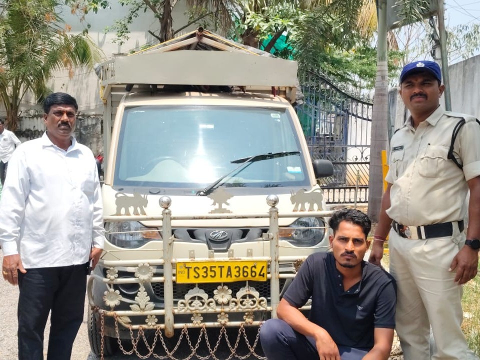 5.30 క్వింటాళ్ల అక్రమ రేషన్ బియ్యం పట్టివేత