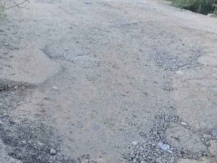 ‘మానవపాడు రోడ్డుకు మరమ్మతులు కావాలి’