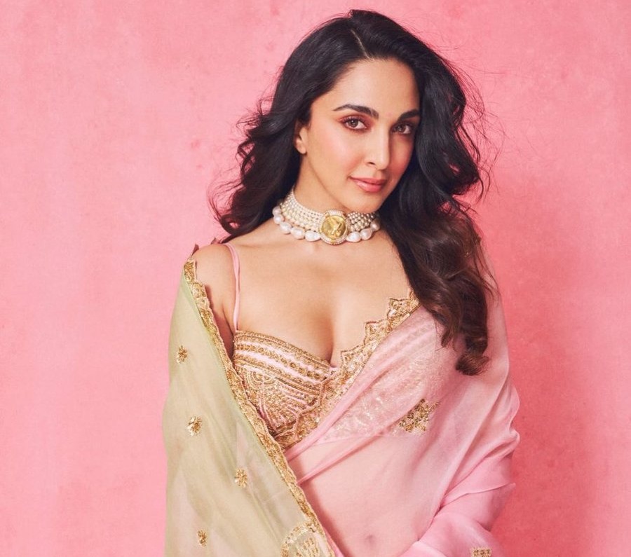 పింక్ శారీలో ఫొటోలు షేర్ చేసిన కియారా