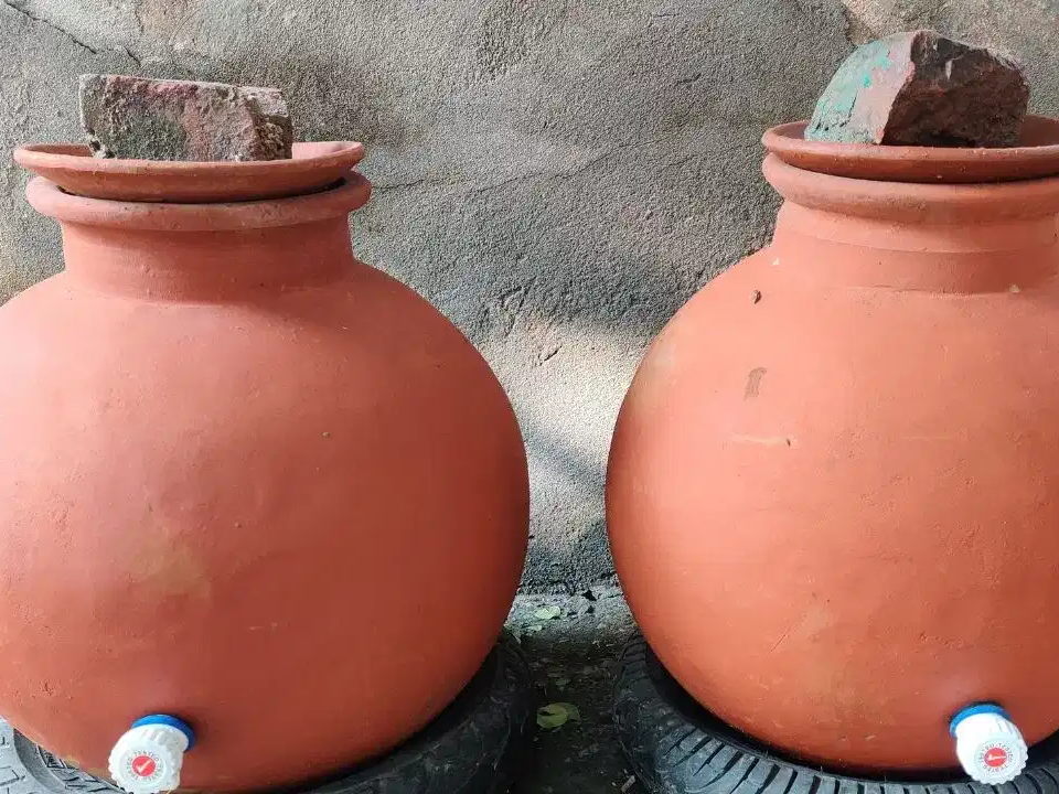 వేసవి వేళ పేదల ఫ్రిజ్‌లుగా రేగడి రంజన్లు