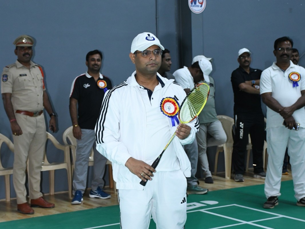 పోలీస్ బ్యాడ్మింటన్ టోర్నమెంట్ ప్రారంభం