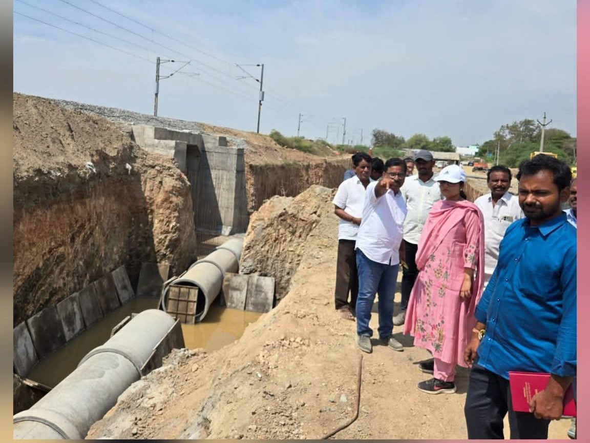 కనుమర్లపూడిలో జాయింట్ కలెక్టర్ పర్యటన
