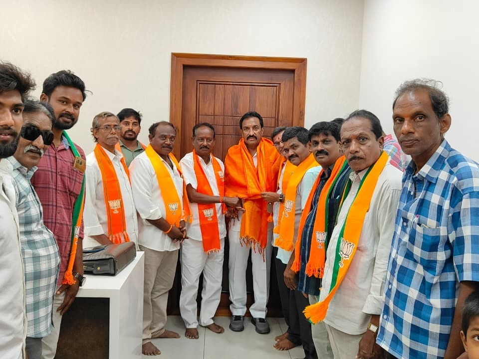 ఎమ్మెల్యే బండారుకి బిజెపి నేతల సన్మానం