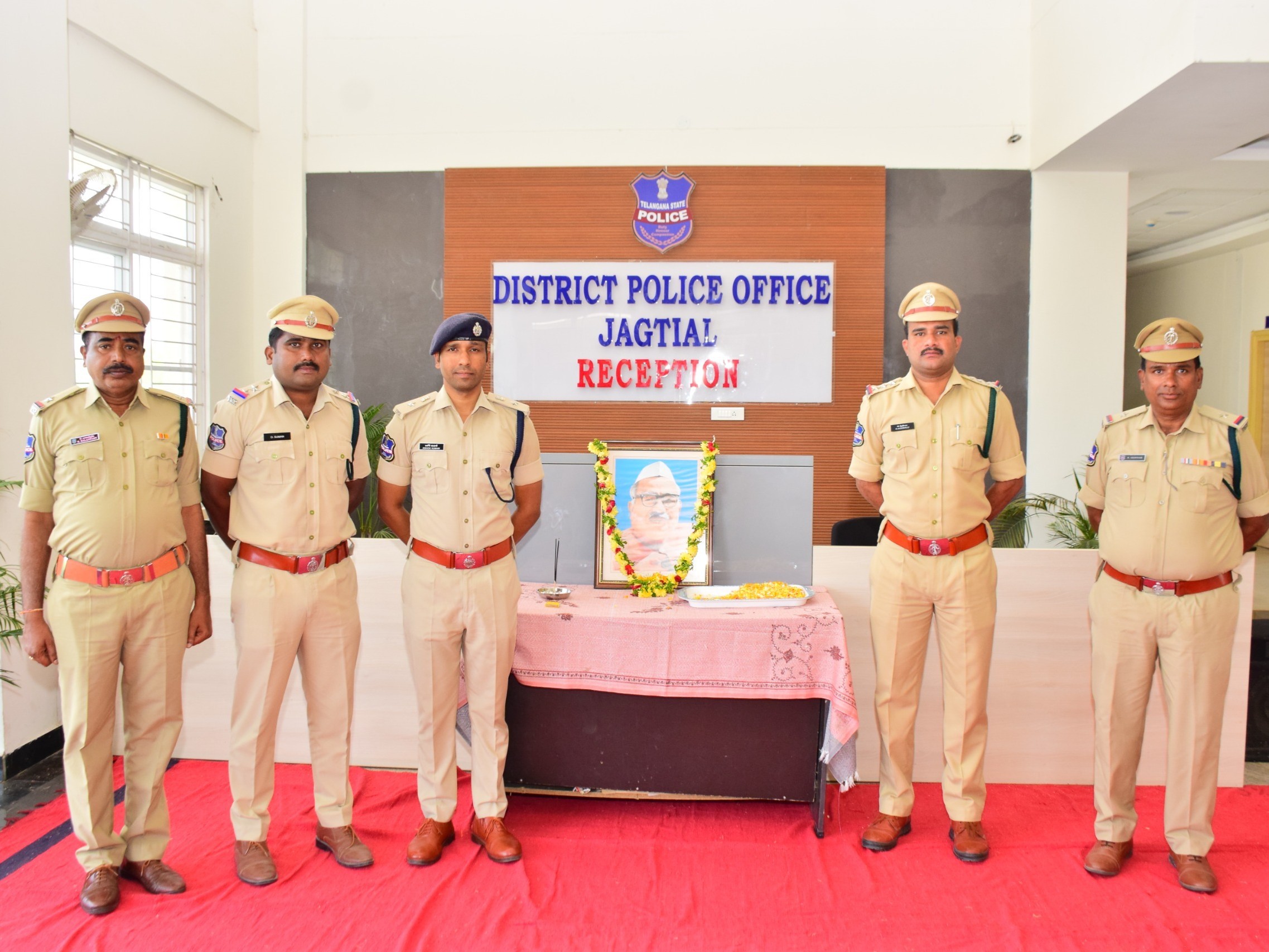 మహానీయుడి సేవలను స్మరించిన ఎస్పీ