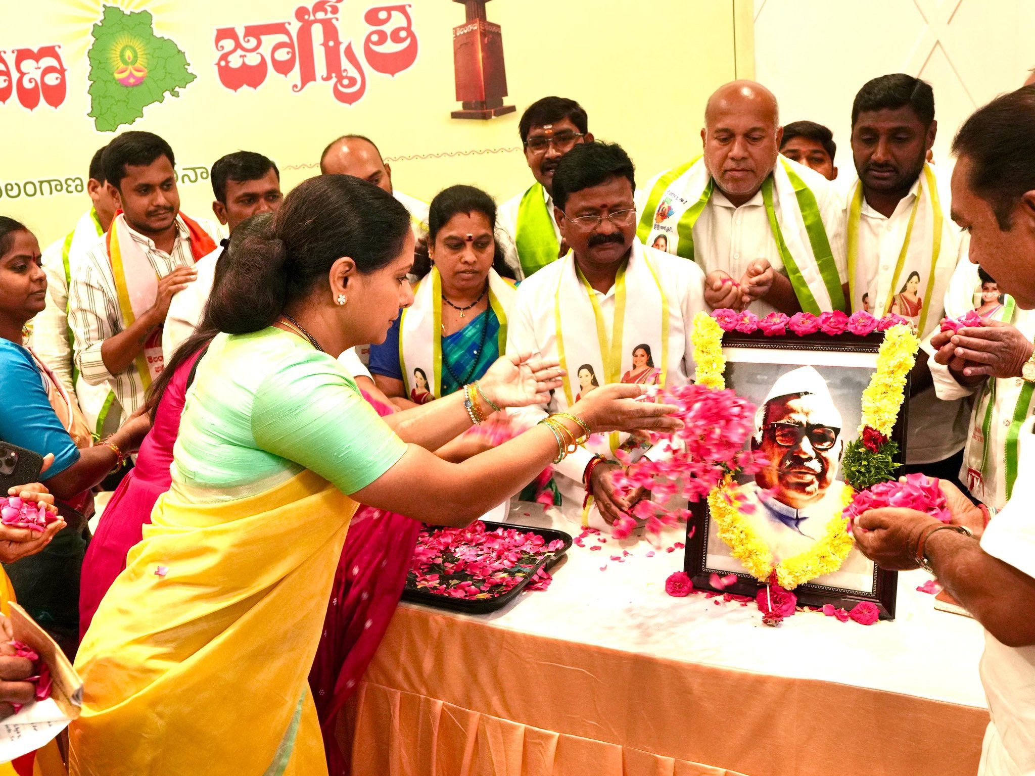 బాబు జగ్జీవన్ రామ్‌కు నివాళులర్పించిన కవిత