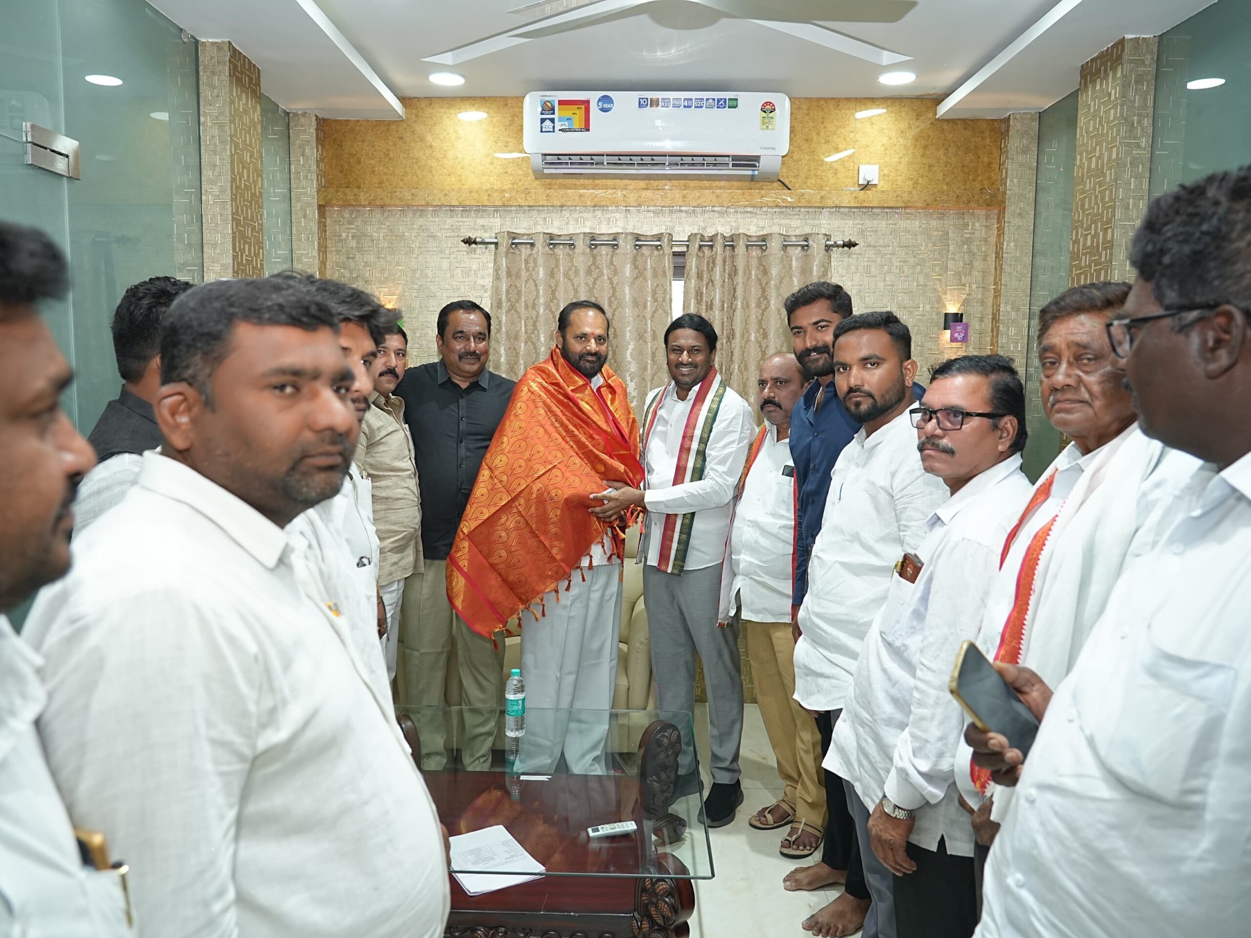 రాష్ట్ర ప్రభుత్వ విప్‌ను సన్మానించిన కంది శ్రీనివాసరెడ్డి