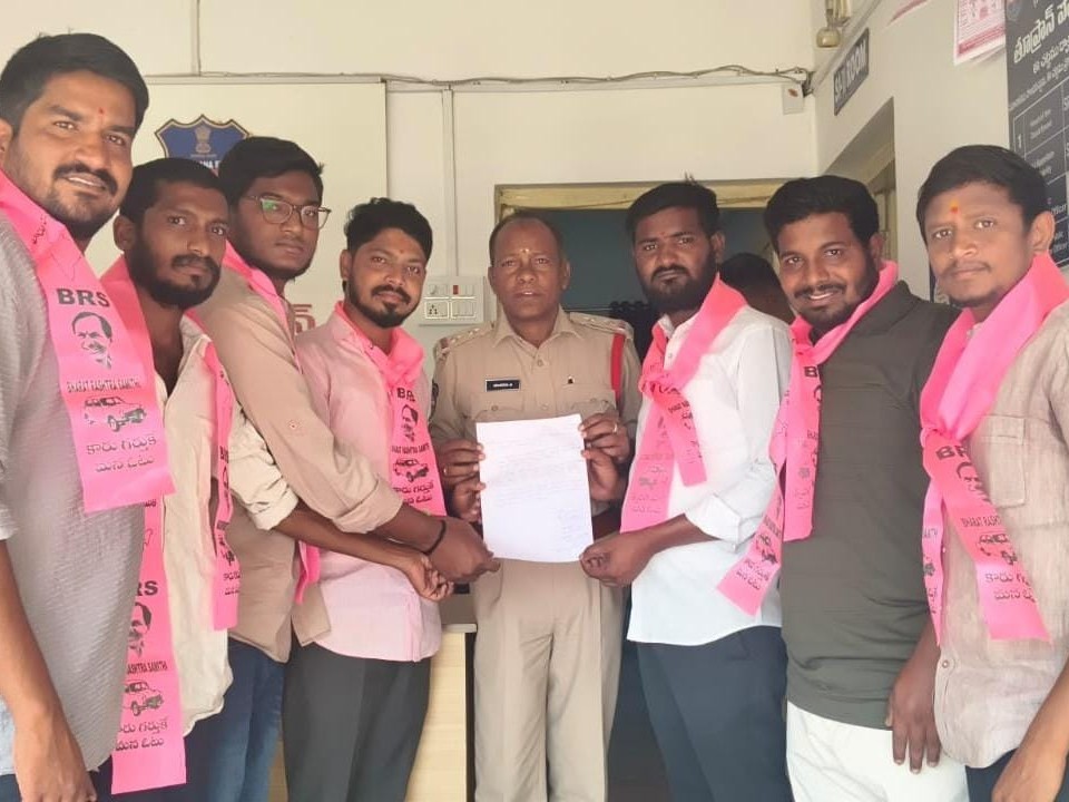 తూప్రాన్‌లో BRS విభాగాల నిరసన