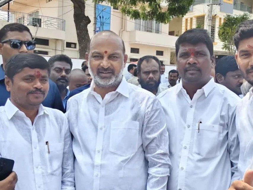 బండి సంజయ్‌ని కలిసిన ఓబీసీ అధ్యక్షుడు