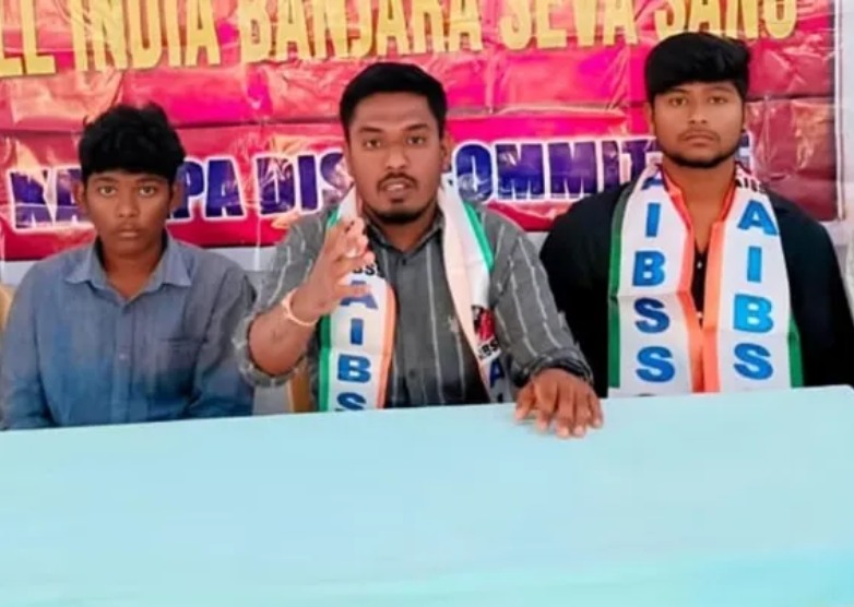 స్కూల్ పరీక్షల్లో అవినీతి ఆరోపణలు.. విచారణకు డిమాండ్