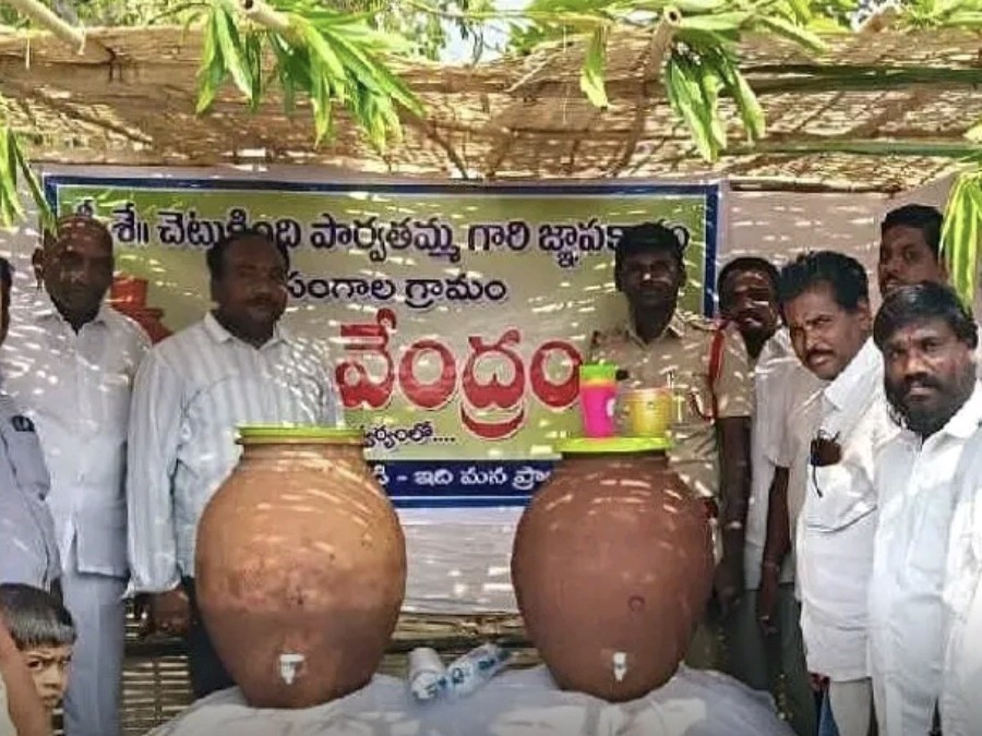 చలివేంద్రాన్ని ప్రారంభించిన SI