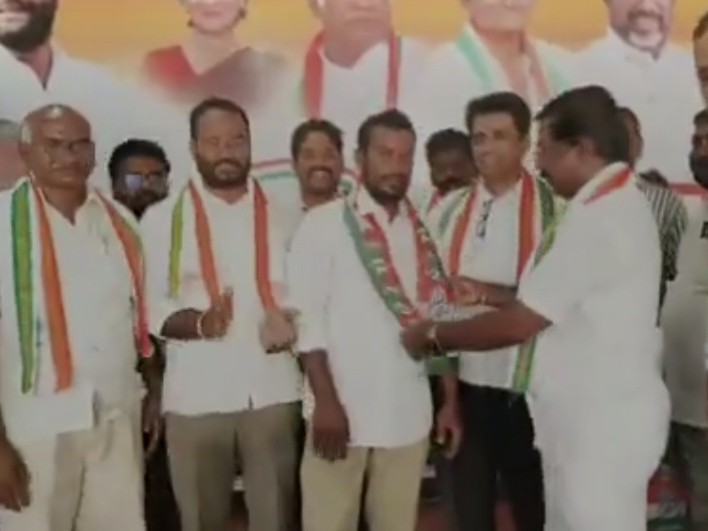 BRSకు షాక్.. కాంగ్రెస్‌లోకి మాజీ కౌన్సిలర్!