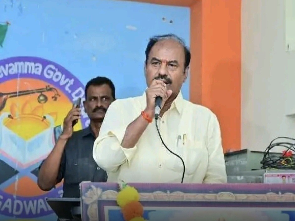 పూర్వ విద్యార్థుల సమ్మేళనంలో ఎమ్మెల్యే బండ్ల
