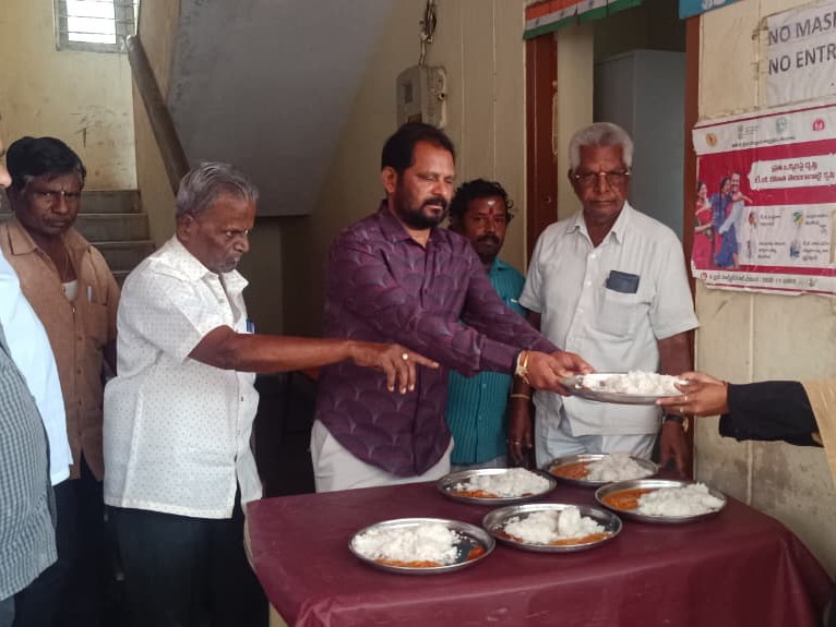 ఆసుపత్రిలో రోగులకు అన్న ప్రసాద వితరణ