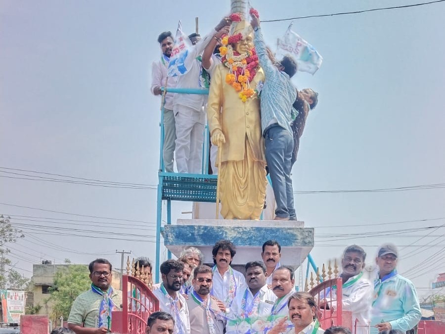వైసీపీ ఆధ్వర్యంలో బాబు జగ్జీవన్ రామ్ జయంతి వేడుకలు