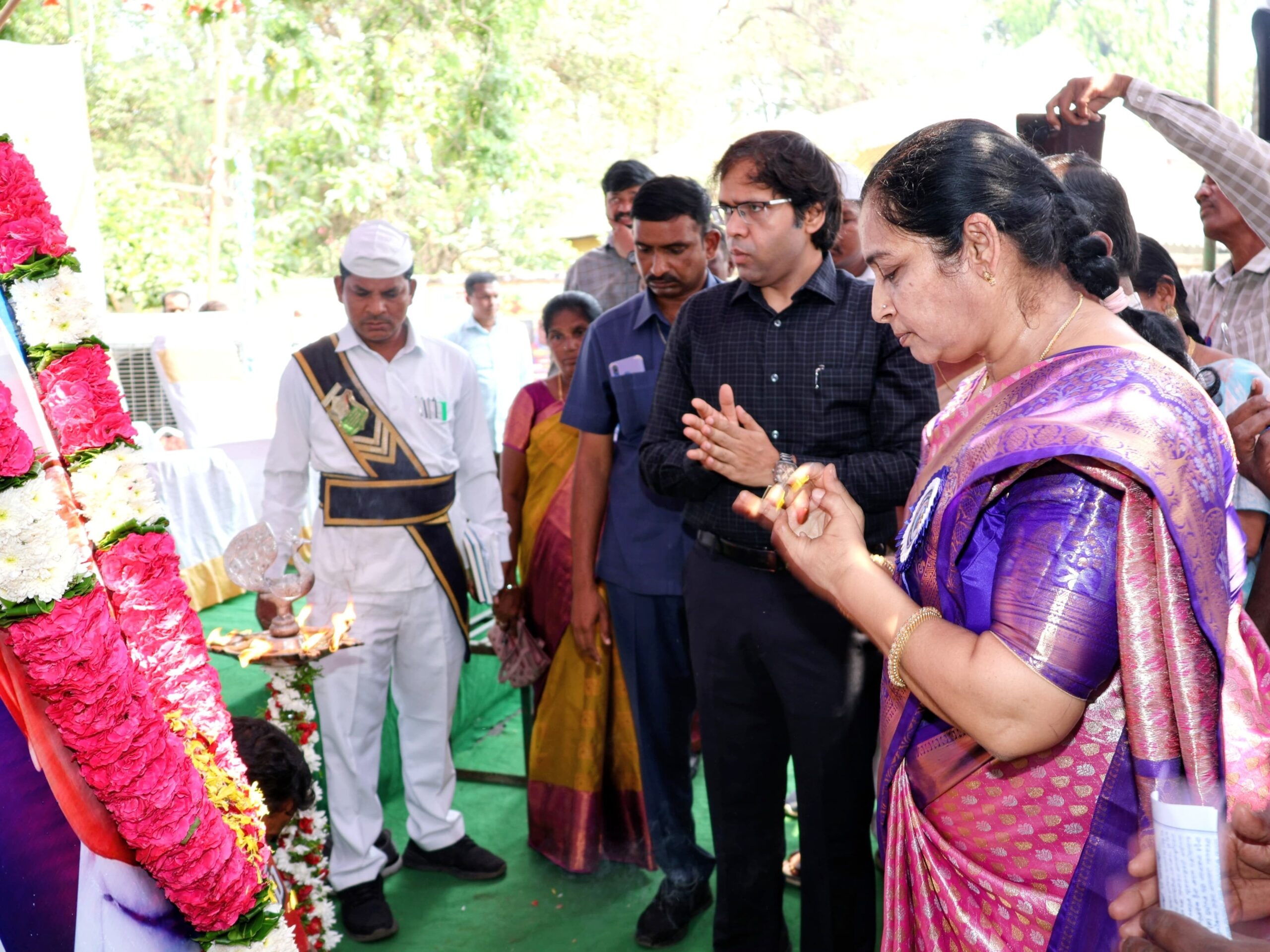 ‘మహనీయుల ఆశయాలు ఆచరణలో పెట్టాలి’