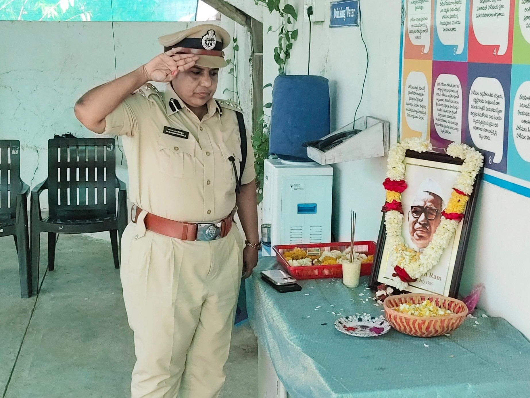 ఎస్పీ కార్యాలయంలో జగ్జీవన్ రామ్ జయంతి వేడుకలు