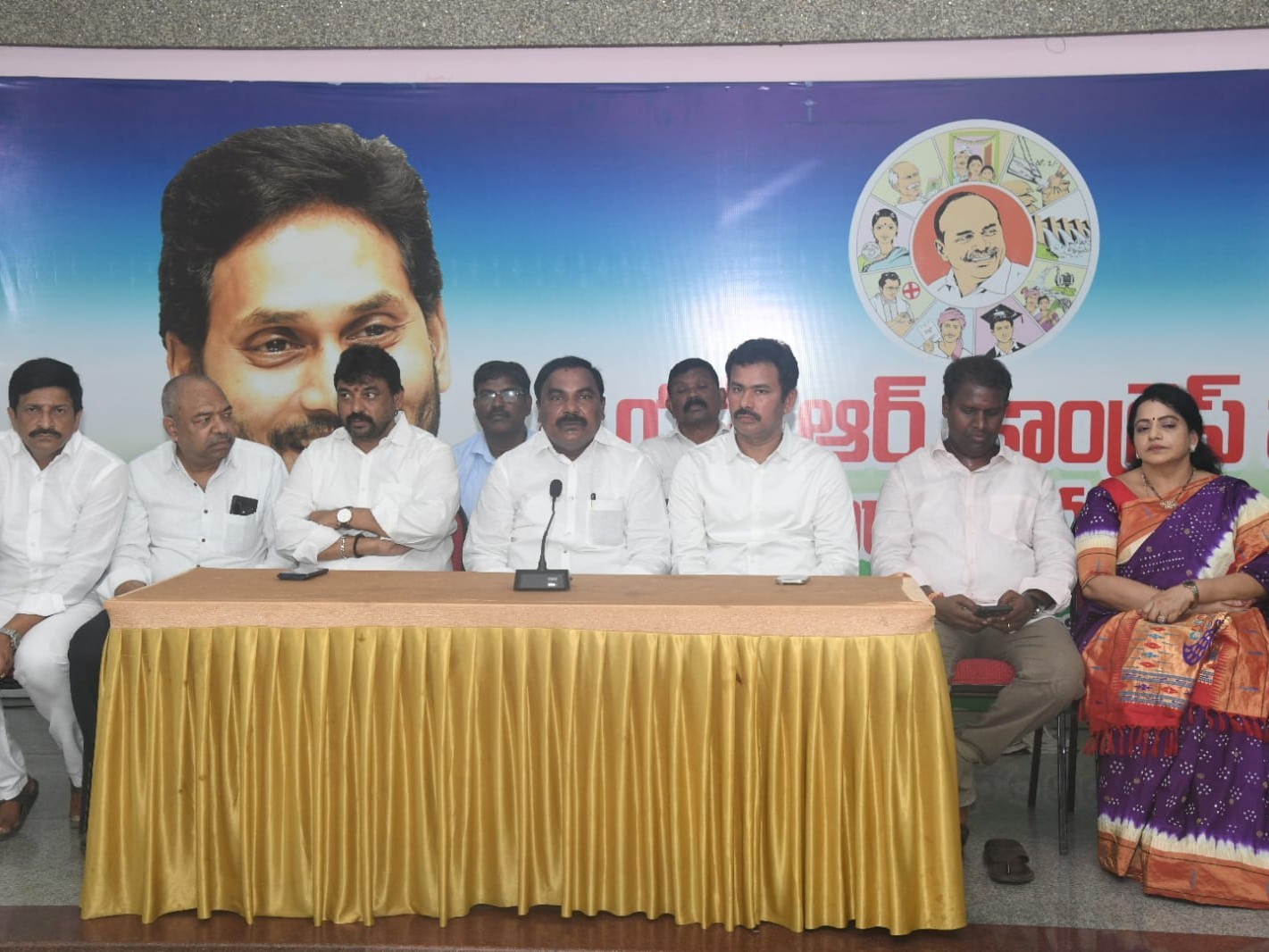 ‘రాజ్యాంగ విలువలు దెబ్బతింటున్నాయి’