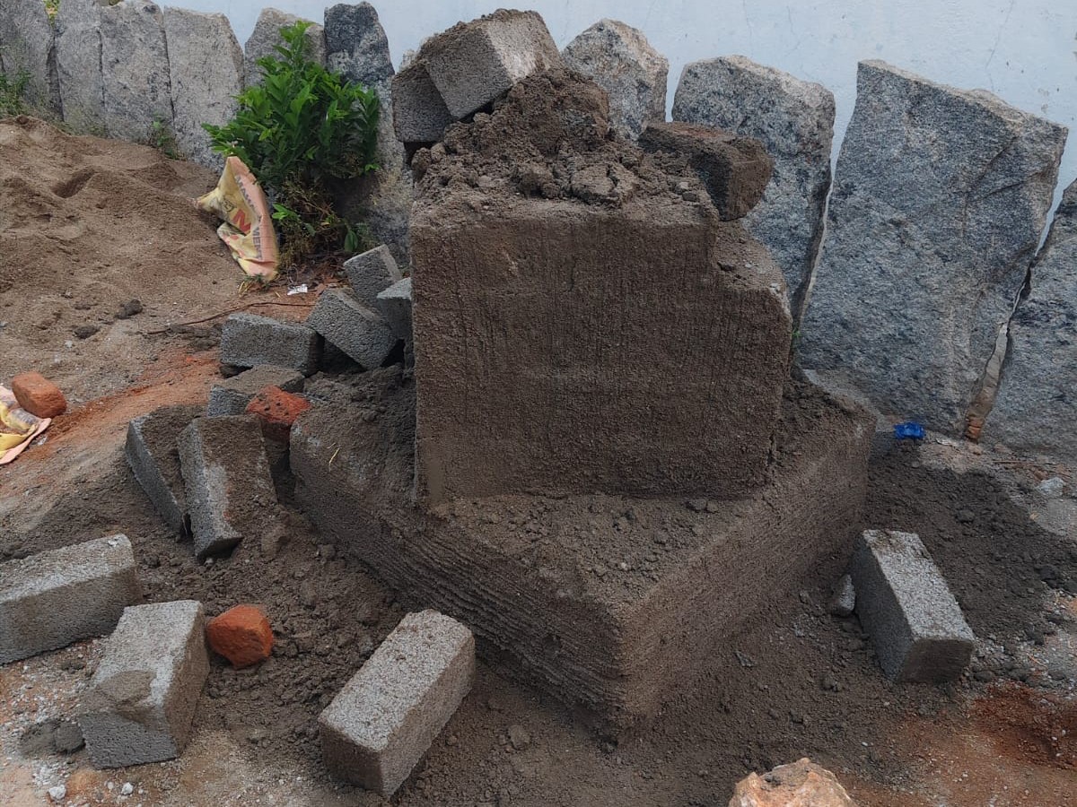 అంబేద్కర్ విగ్రహ దిమ్మె కూల్చివేత.. పోచంపల్లిలో ఉద్రిక్తత