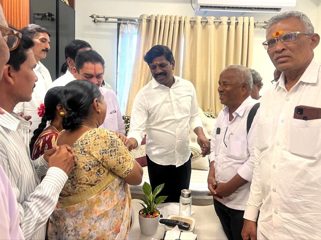 నేతన్నలను ఆదుకోవాలని ఎమ్మెల్యేకు వినతి