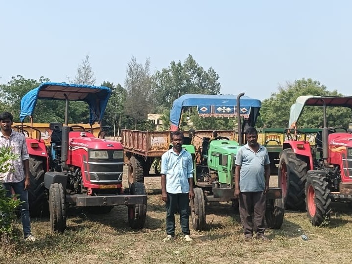 జేసీబీ, ఐదు ట్రాక్టర్లు సీజ్