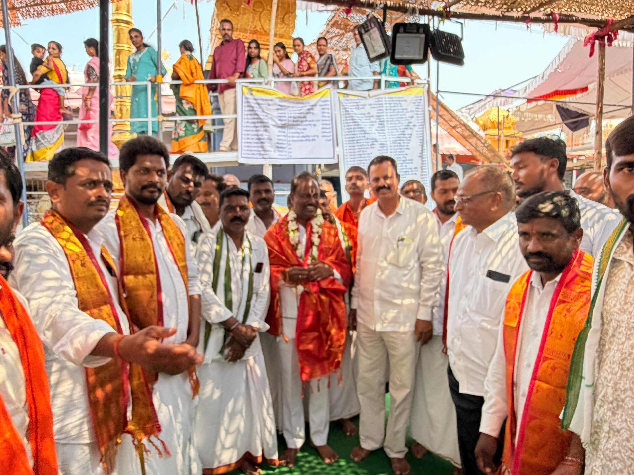 సీతారామచంద్ర స్వామి వారిని దర్శించుకున్న ఎమ్మెల్యే