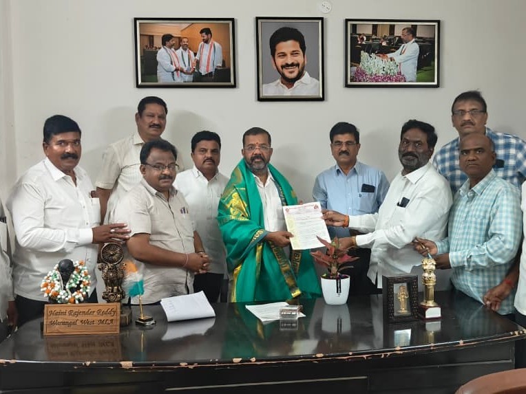 ఎమ్మెల్యేకు వినతిపత్రం అందజేసిన నేతలు