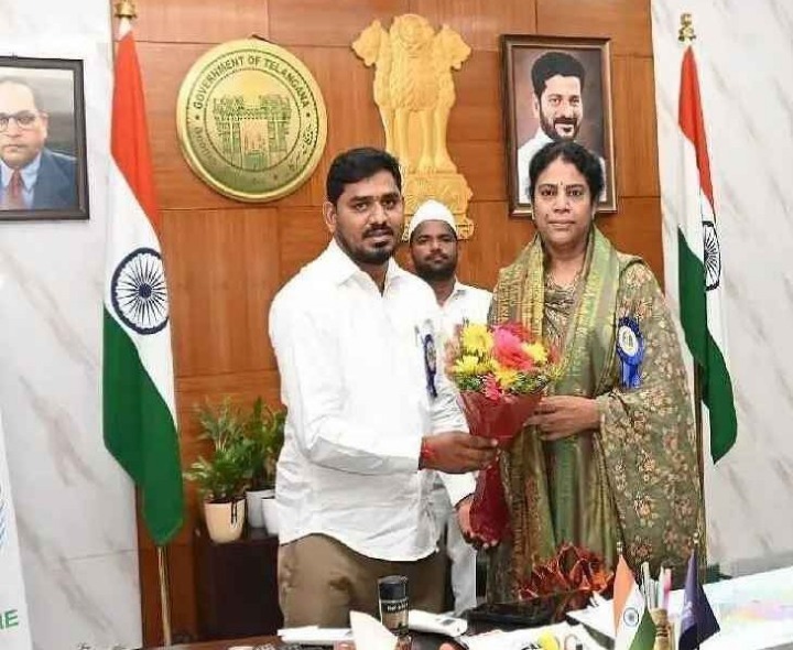 కలెక్టర్‌ను కలిసిన గ్రంథాలయ సంస్థ నూతన ఛైర్మన్