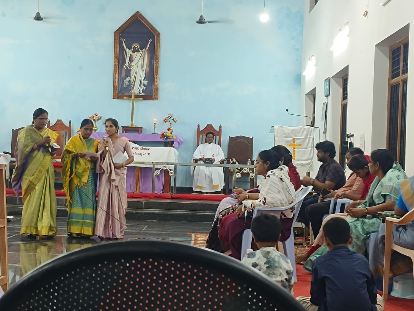 మండలంలోని చర్చిలలో ఈస్టర్ వేడుకలు