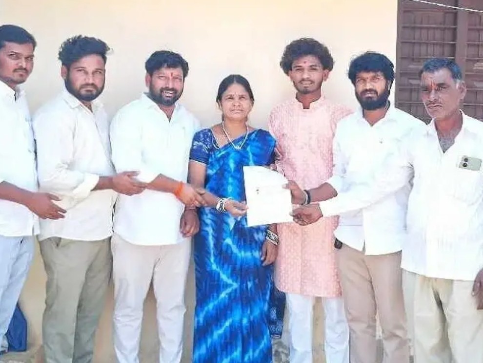 బాధితుడికి సీఎం రిలీఫ్ ఫండ్ చెక్ పంపిణీ