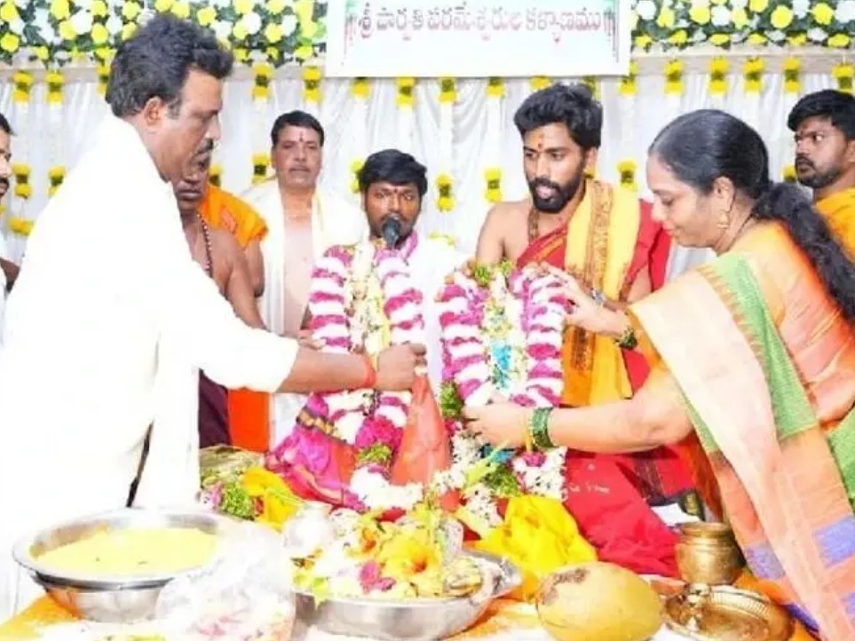 ఆలయ అభివృద్ధికి నిధుల కేటాయింపు: ఎమ్మెల్యే