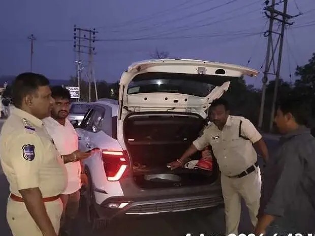 గోదావరిఖనిలో  పోలీసుల వాహనాల తనిఖీలు