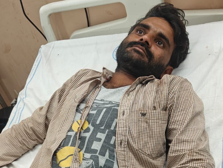 యువకుడుపై దాడి చేసిన కాంగ్రెస్ నాయకులు