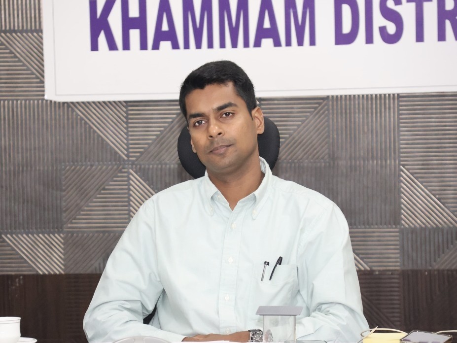 బయట ఆహారం తీసుకోవద్దు: జిల్లా కలెక్టర్