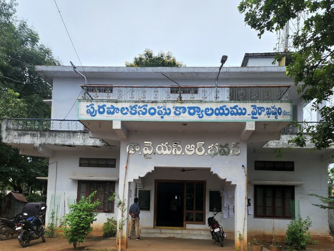 వైరాలో మహిళా కౌన్సిలర్‌పై దాడి కలకలం