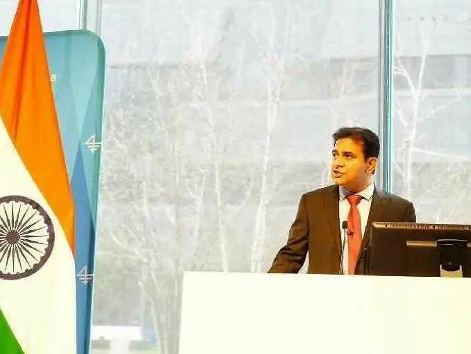 బిజినెస్ స్కూల్ కాన్ఫరెన్స్‌లో ప్రసంగించిన కేటీఆర్