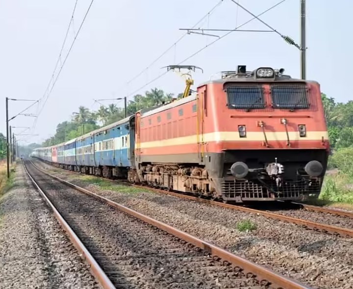 మీ టూర్లకు రైలు కోచ్ ఇలా బుక్ చేసుకోవచ్చు