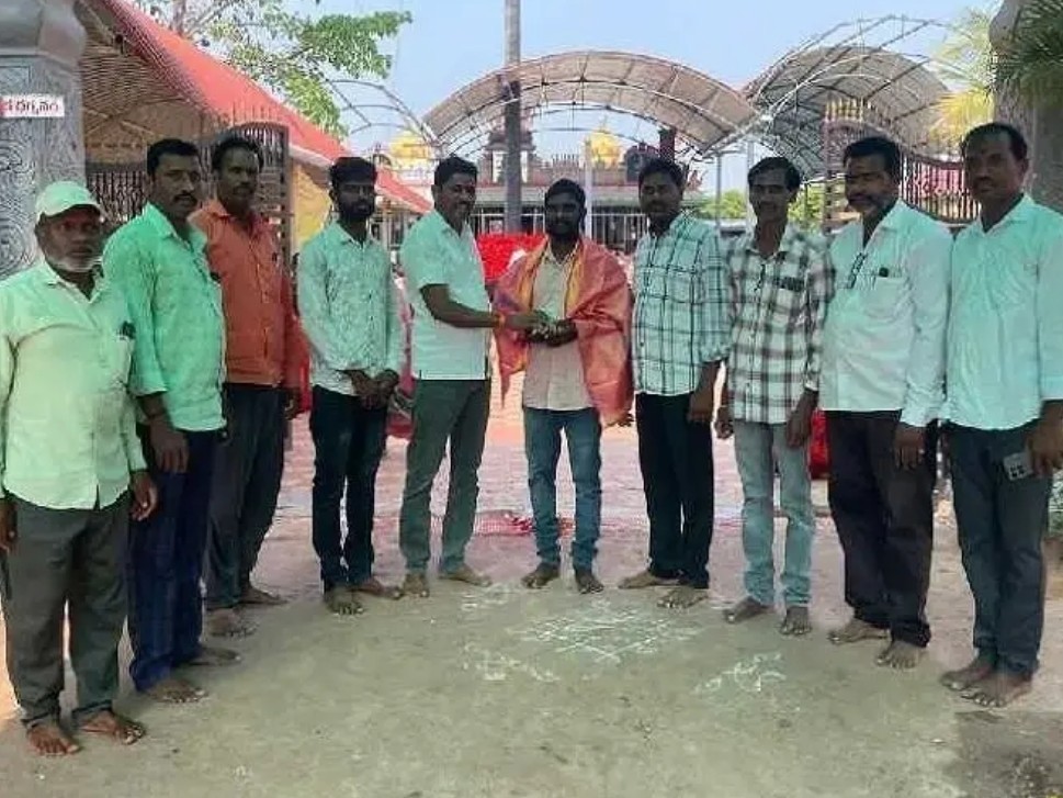 నగదు, బంగారంతో ఉన్న బ్యాగ్ అప్పగింత