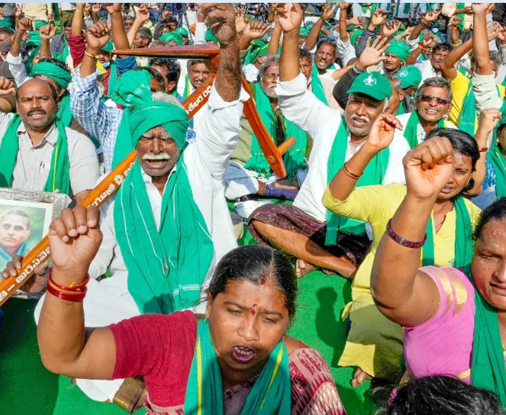 దుర్గమ్మ దర్శనానికి రాజధాని మహిళలు