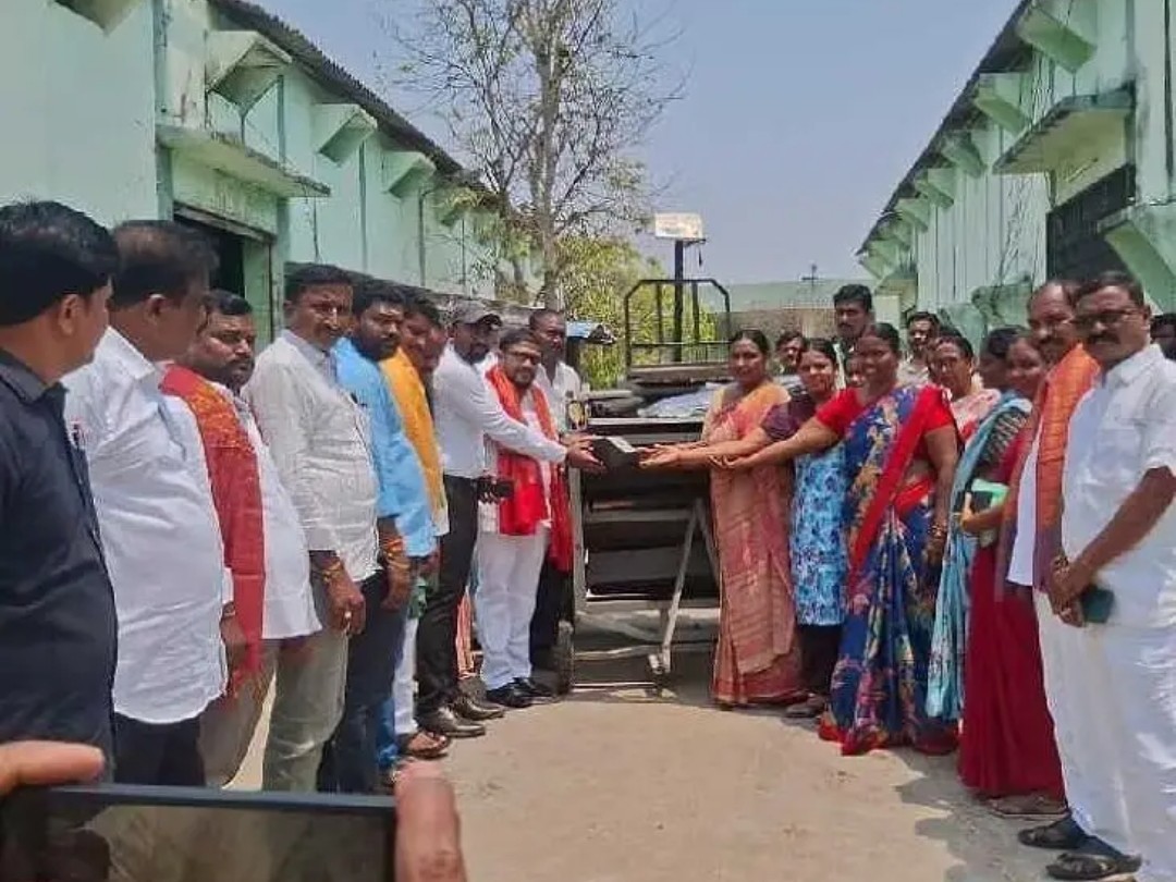 ధాన్యం కొనుగోలు కేంద్రాలకు సామగ్రి పంపిణీ