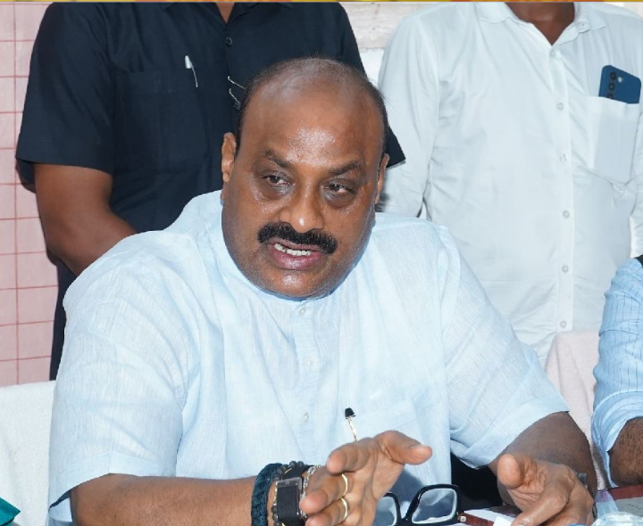 బాధిత కుటుంబానికి రూ.8 లక్షల పరిహారం