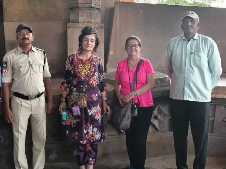 రామప్ప ఆలయాన్ని సందర్శించిన ఇటలీ దేశస్తులు