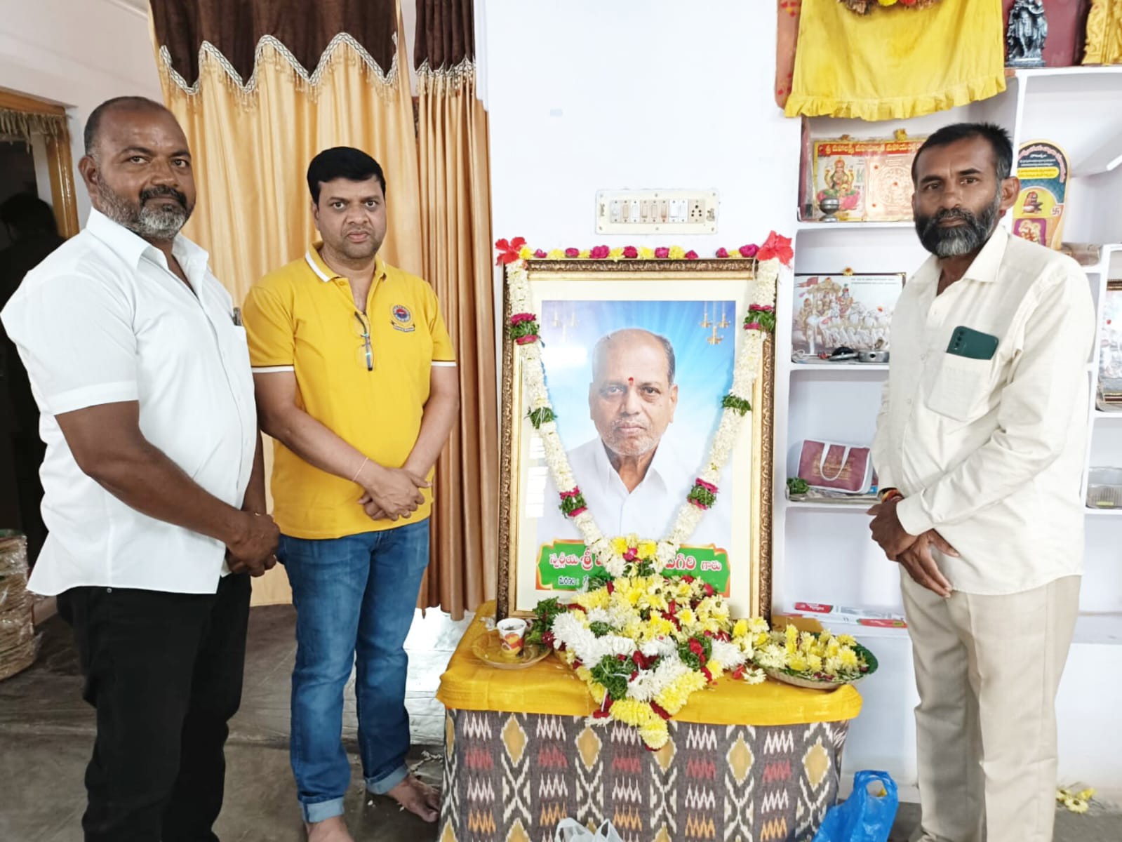 గురుకుల పాఠశాల సెక్రెటరీని పరామర్శ