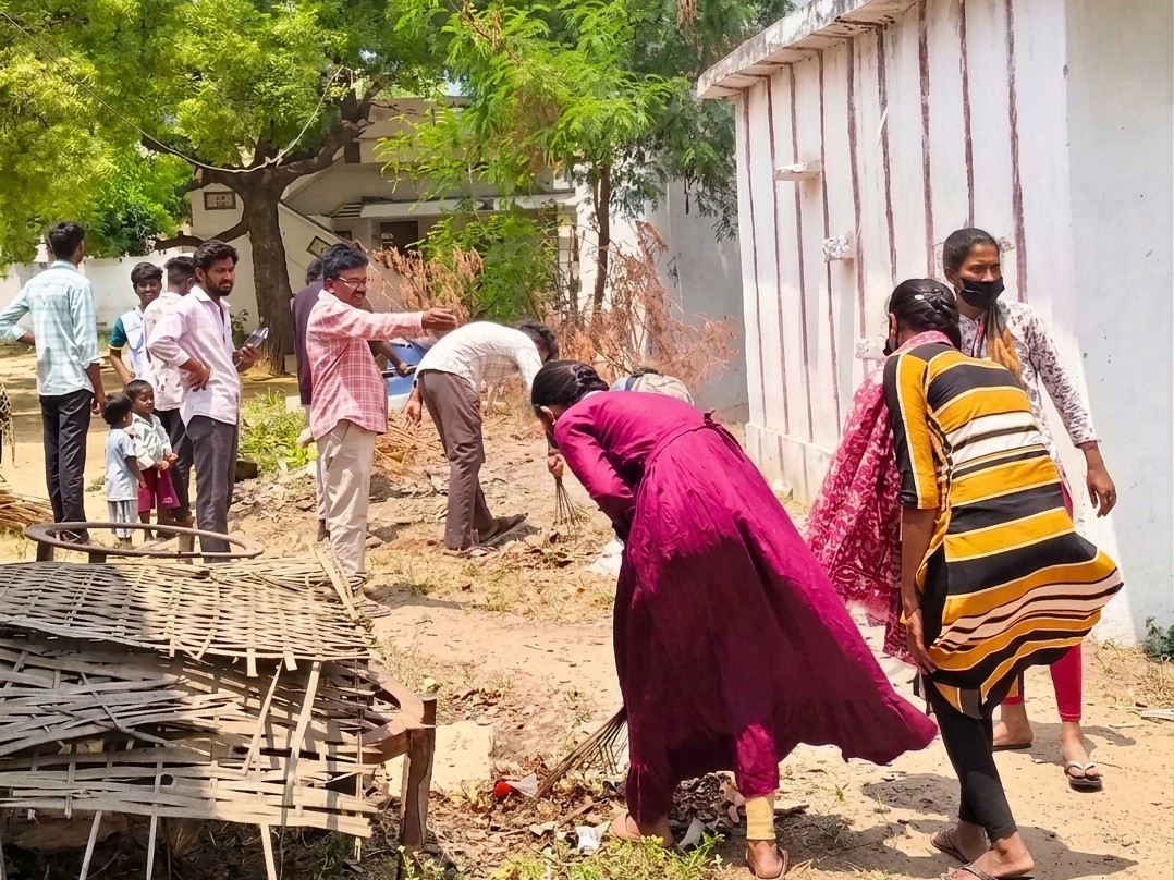 ఎన్ఎస్ఎస్ శిబిరంలో శ్రమదానం కార్యక్రమాలు