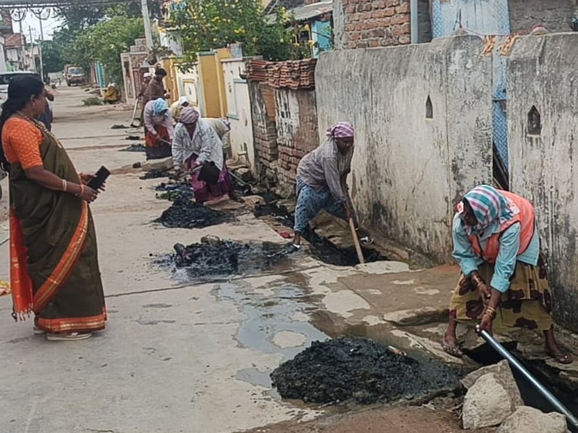పారిశుద్ధ్య పనులను పరిశీలించిన ఛైర్‌పర్సన్