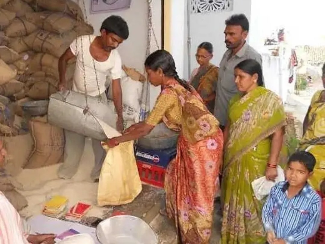 ఒకేసారి మూడు నెలల రేషన్ బియ్యం