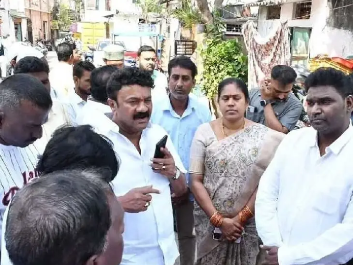 బేగంపేట బస్తీల్లో ఎమ్మెల్యే తలసాని పర్యటన