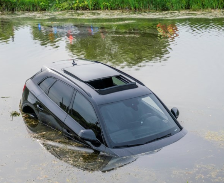కారు ప్రమాదం.. భార్యభర్తలు మృతి
